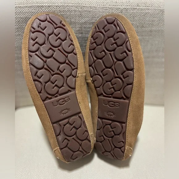 UGG® Ansley Water Resistant Suede Slip-On Slipper (Women’s Size 8 - Picture 9 of 9